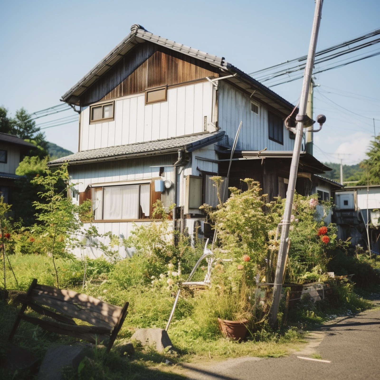 古い家、空き家、日本の家、山奥にある家、昔の家、郊外、田舎、自然、明るい、建物、自然がある、住宅、フリー素材、Old house, vacant house, Japanese house, house deep in the mountains, old house, suburb, countryside, nature, bright, building, nature, housing, free material