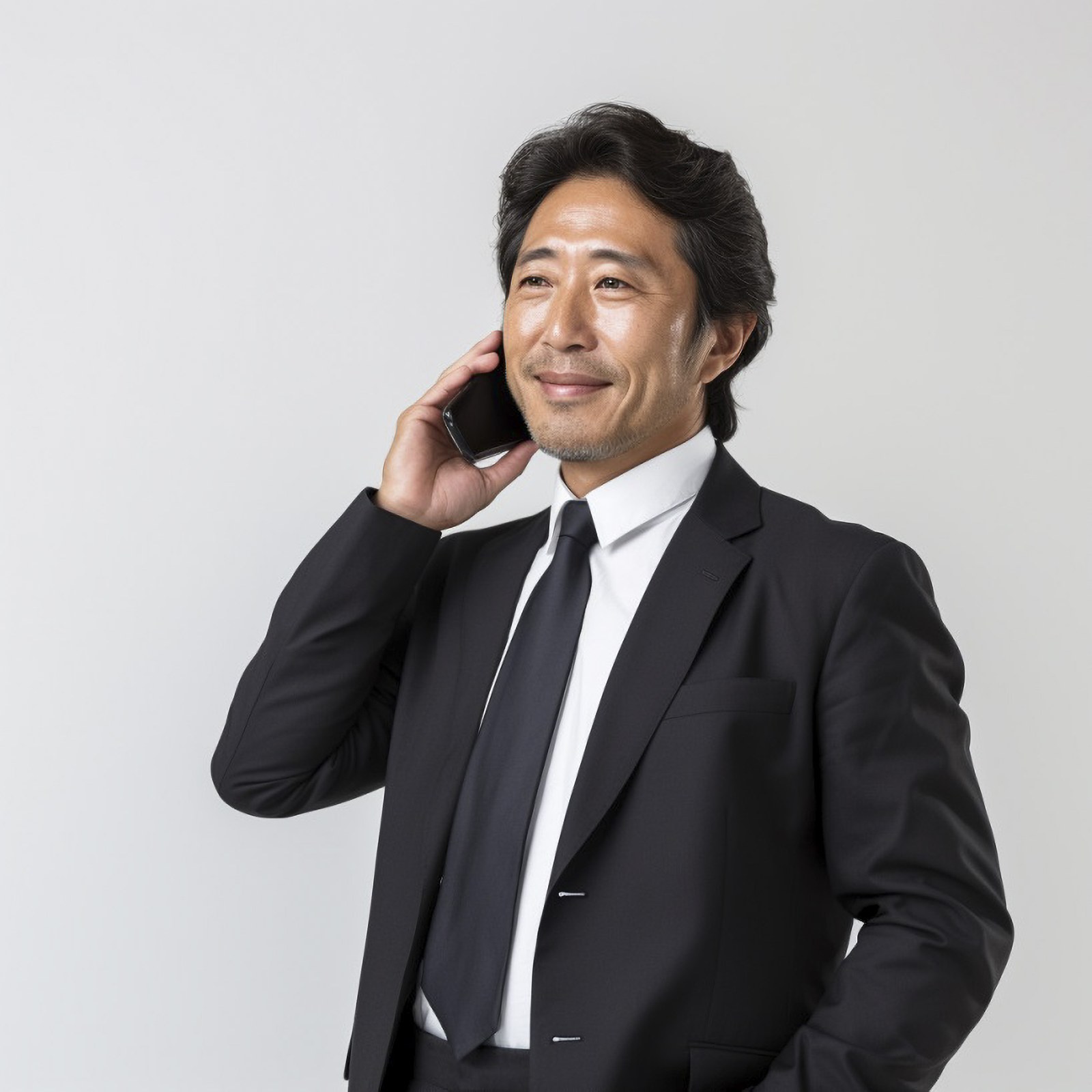 中年、スマートフォン、男性、日本人、アジア人、スーツ、サラリーマン、営業マン、会社、フリー素材、Middle-aged, smartphone, man, Japanese, Asian, suit, office worker, salesman, company, free material,