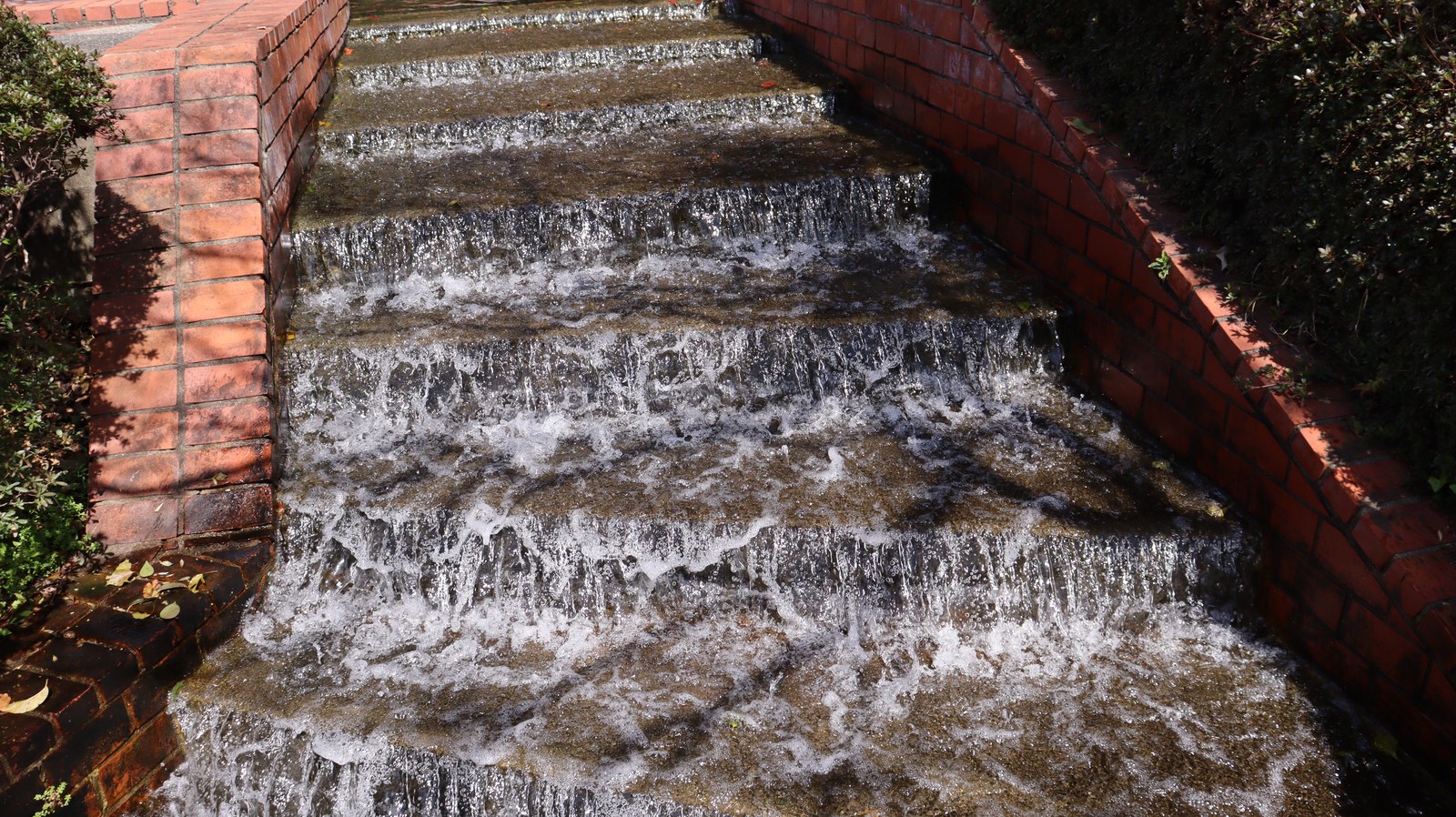 階段滝の写真フリー素材 Stairs Waterfall Photos Free Material